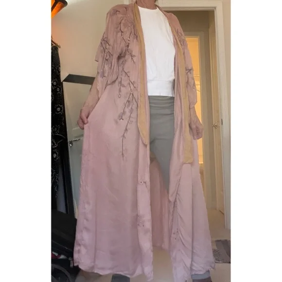 Magnolia Pearl Embroidered Sinchu Kimono - Picture 3 of 11